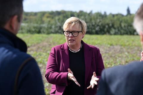 Angela Eagle visits Hugh Lowe Farms. Credit PagePix/NFU.